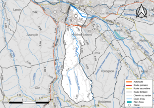 Carte en couleur présentant le réseau hydrographique de la commune