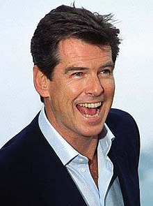 Pierce Brosnan en la Festivalo de Cannes en 2002.