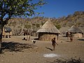 Vas Himba okoli 15 km severno od Opuwa, Namibija