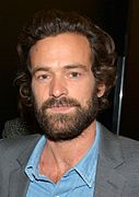 Romain Duris jwe kòm Aramis.