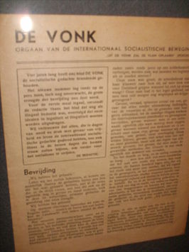 Bevrijdingsuitgave van De Vonk zoals tentoongesteld bij de expositie Drukken in Oorlogstijd van het Grafisch Museum Groningen