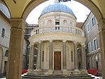 Templet San Pietro i Montorio, Rom, 1502, av Bramante. Detta lilla tempel markerar platsen där man trodde att Petrus dödades.