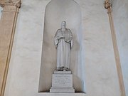 Statua di Francesco Ruffini nel porticato dell'Università di Torino