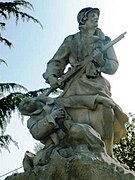 groupe sculpté du monument aux morts