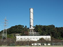 関東水力電気の作発電所 タワーのような鉄塔がそびえ立っている。