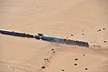 Sandverwehung an der Eisenbahnstrecke südlich von Swakopmund (Namibia)