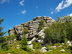 59. Platz: Susagep mit Blick auf die Grenzklippe im Höhenzug Hohnekamm im FHH-Gebiet „Hochharz“ und im Nationalpark Harz