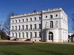 Le château du Haut-Buc, façade sud.