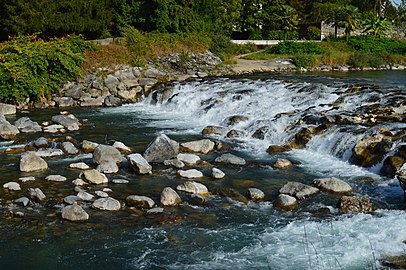 Petite cascade de la ville de Nay.