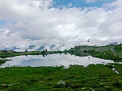 Une cabine depuis le lac Lamat.