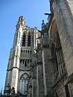 La face postérieure de la tour sud, coiffée de son campanile.