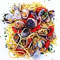 İtalyan mutfağından; Alle vongole spagetti, istiridyeli makarna.