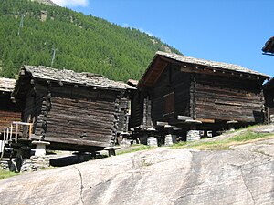 Raccards à Saas Fee en Valais.