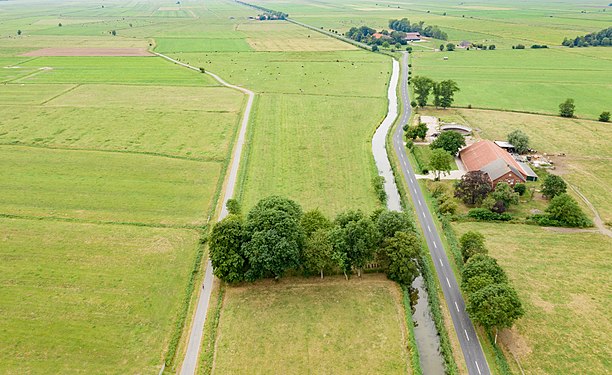 Der Jüdische Friedhof Jemgum liegt abseits des Ortes. Er ist ein Jüdischer Friedhof mit 13 Grabsteinen aus Sandstein aus dem Ende des 19. Jahrhunderts bis in die 30er Jahre des 20. Jahrhunderts; Anlage mit Bodenwölbung und umgebenden Baumbestand