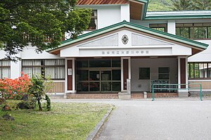 大野川中学校の玄関