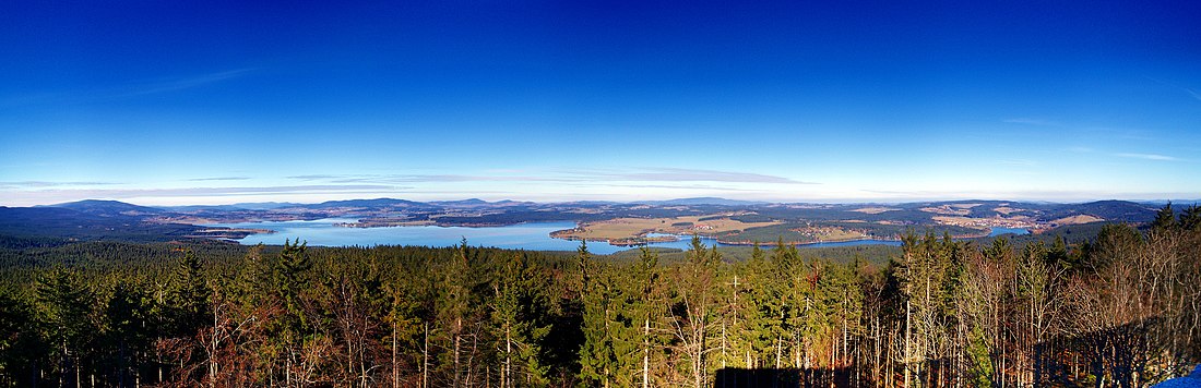 Panoramo de lipna pejzaĝo kaj la naturo, vido de Vítkův kámen, 2007