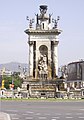 Het standbeeld in het midden van het rond punt op Plaça d'Espanya, Barcelona (Spanje)