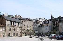 A view in front of the cathedral in Tulle.