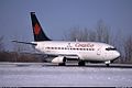 Boeing 737-200 met hybride Air Canada-kleurenschema op Ottawa Macdonald-Cartier International Airport in 2001