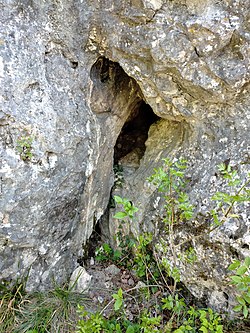 A Csúcs-hegyi Cső-barlang bejárata