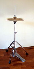 Hi-hat (cymbaler och stativ/fotpedal)