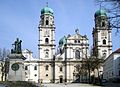 Stephansdom tại Passau với nhạc cụ Domorgel lớn nhất thế giới.