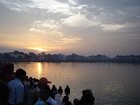 श्रद्धालुहरू छठ पूजाको दोश्रो दिन