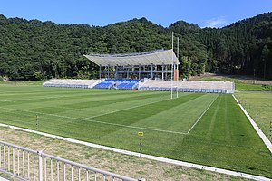 Die Haupttribüne des Kamaishi Recovery Memorial Stadium im August 2018