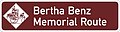 Penanda resmi Bertha Benz Memorial Route dalam rangka perayaan perjalanan panjang pertama menggunakan mobil dari Mannheim ke Pforzheim dan sebaliknya pada tahun 1888 (104 km / 64 mil)