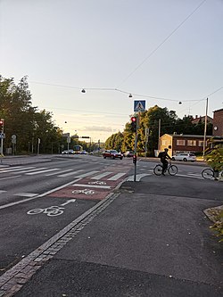 Paciuksenkatu Tukholmankadun risteyksen kohdalla luoteeseen päin kuvattuna.