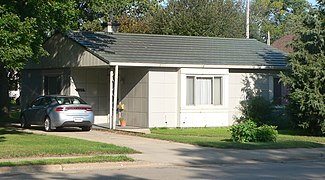 La maison Bowen, une maison Lustron (type de maisons préfabriquées en acier émaillé des années 1940)