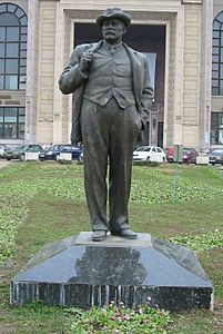 Statue of Ion Luca Caragiale