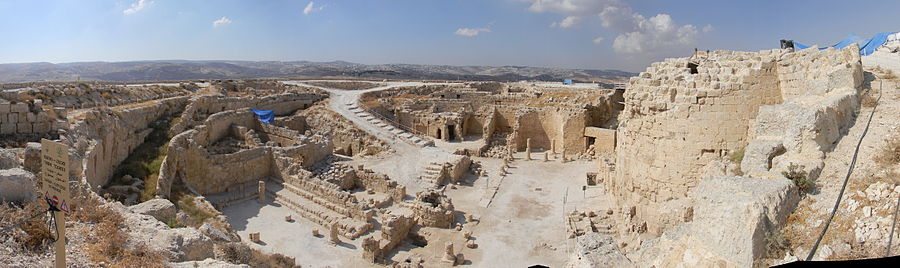 מראה פנורמי של הארמון העליון בהרודיון מכיוון דרום