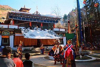 La danse Gumpa au monastère de Lachung.