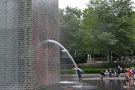 Le jet d'eau constitue l'une des attractions.