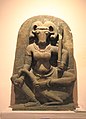 Indien: de:Nationalmuseum Neu-Delhi, die büffelköpfige Göttin de:Yogini Vrishanana aus Lokhari (Distrikt Banda), de:Uttar Pradesh, Zeit der de:Pratihara-Dynastie, 10.-11. Jhdt. n. Chr.