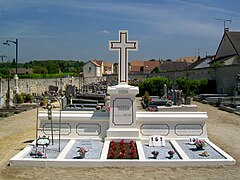 Le monument aux morts.