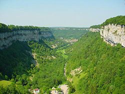 Долина в планината Юра