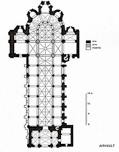 Grundriss: Umgangschor mit Radial­kapellen, Quer­haus mit Neben­apsiden, „unten“ der Narthex