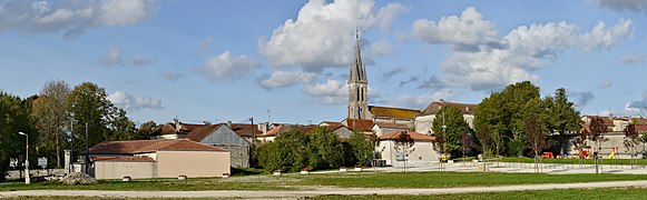 Verteillac, Dordogne, France, SSE view