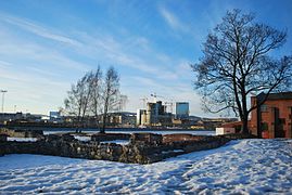 Ruinen av Mariakirken i forgrunnen, Barcode i Bjørvika i bakgrunnen. Foto: Helge Høifødt