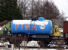 Een Duitse Fina-tankwagon.