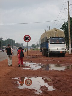 Road leading into Bohicon from the south