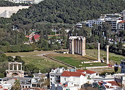 Porte d'Hadrien et Olympiéion, vus de l'Acropole.