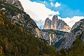 Il belvedere sulle pareti nord delle Tre Cime.jpg5 431 × 3 621; 6,12 MB