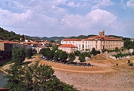 Prieuré dans la boucle de l'Allier.