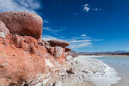 "Piedras_Rojas,_salar_de_Aguas_Calientes,_Chile,_2016-02-08,_DD_72.JPG" by User:Poco a poco