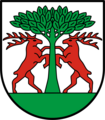 zwei aufgerichtete Hirsche umtanzen einen Laubbaum (Aalen-Fachsenfeld)