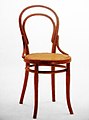 Silla Número 14, Kaffeehausstuhl o silla bistro, de Michael Thonet (1859). Su empresa de mobiliario, Gebrüder Thonet, se fundó en Viena en 1849 y se fusionó con Mundus AG en 1922.[26]​