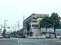 练马春日町交差点（右边有车站出入口。2005年6月19日）